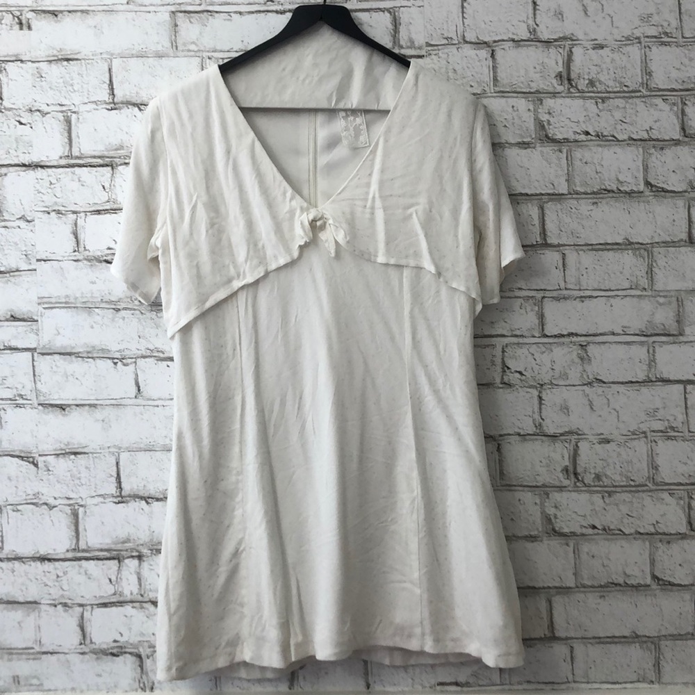 Short sleeve white dress
